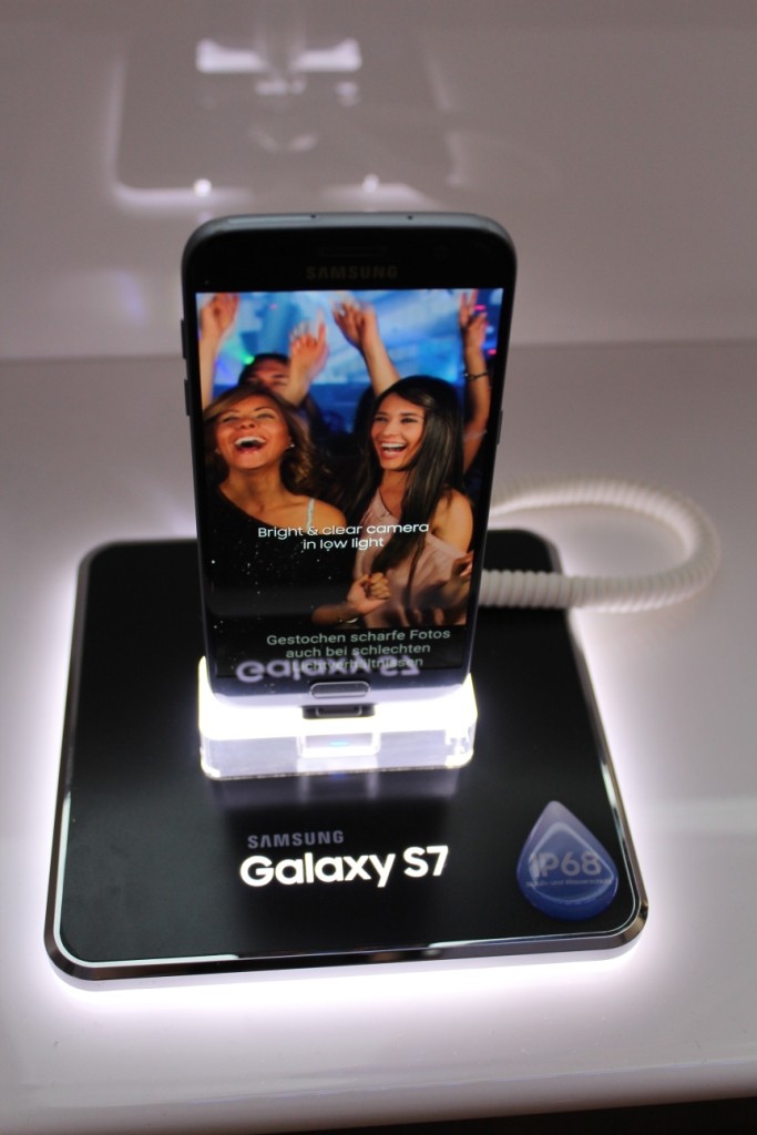 Das neuste Samsung Smartphone steht bereit. 